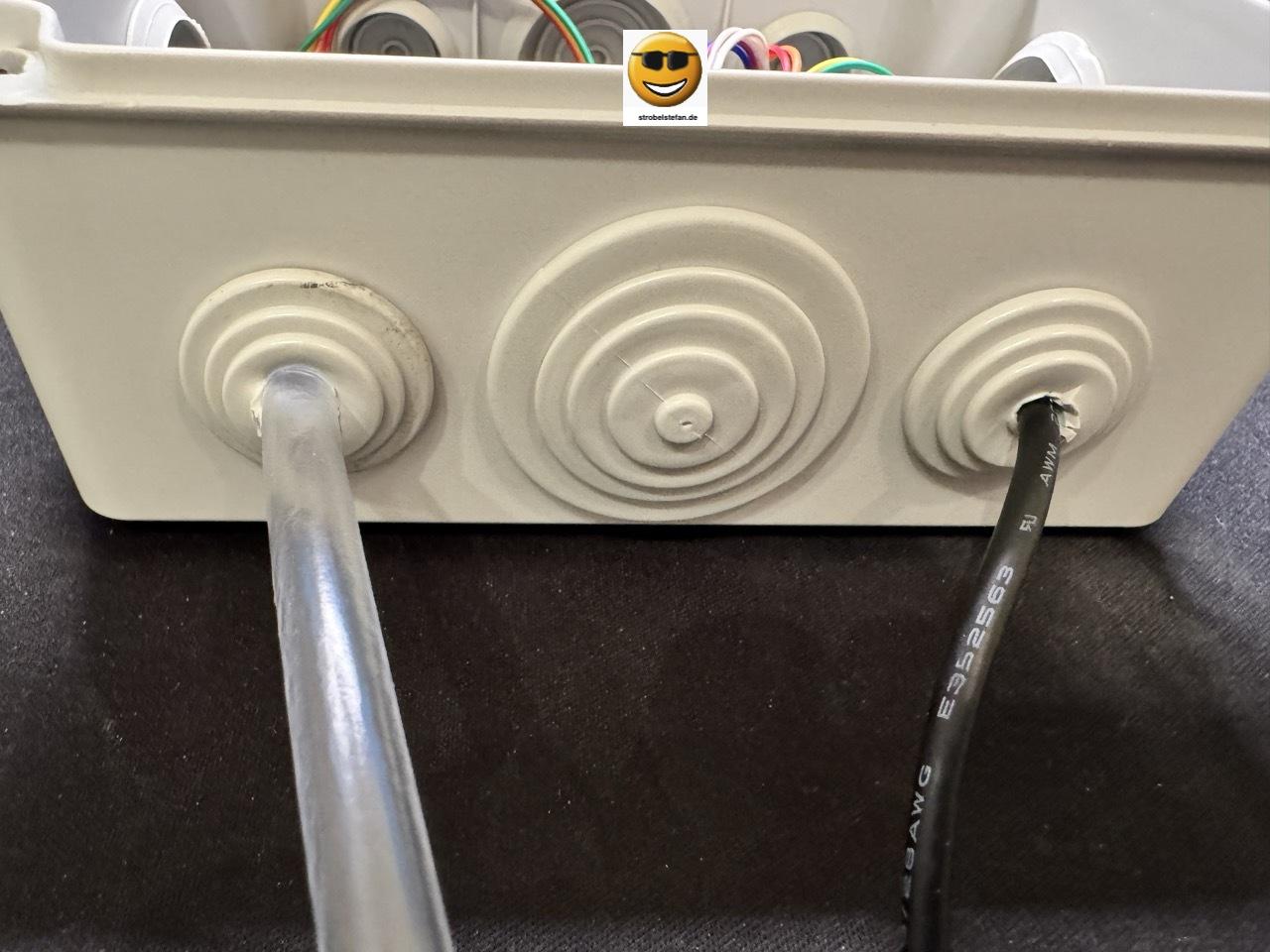 Detailansicht der Kabel- und Schlauchdurchführung der Abzweigdose